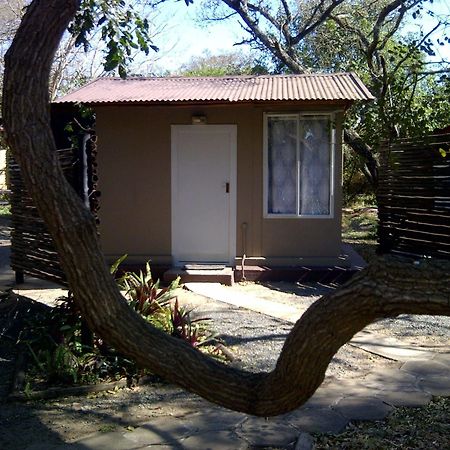 Isinkwe Backpackers Bushcamp Hotel ฮลูฮลูเว ภายนอก รูปภาพ