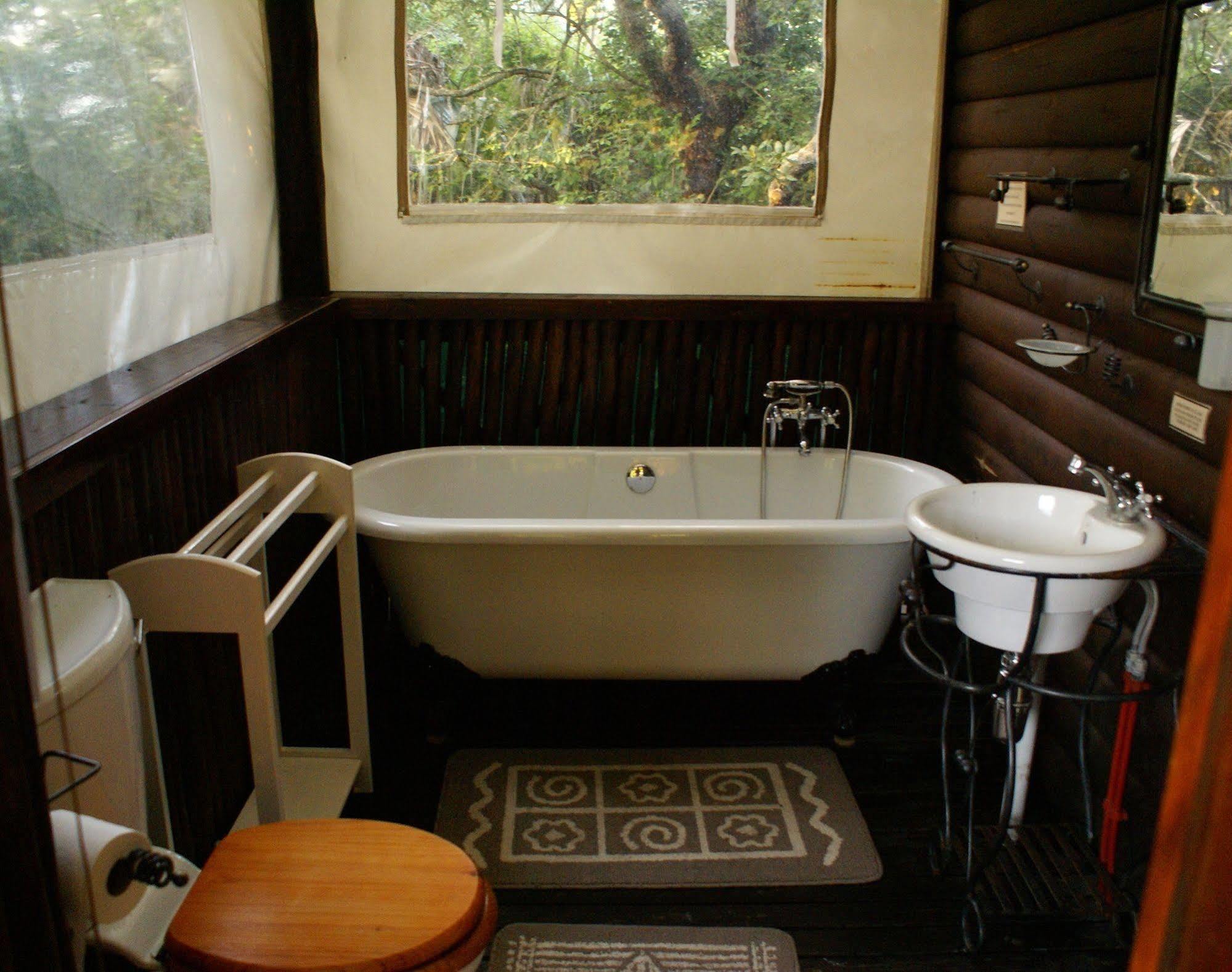 Isinkwe Backpackers Bushcamp Hotel ฮลูฮลูเว ภายนอก รูปภาพ