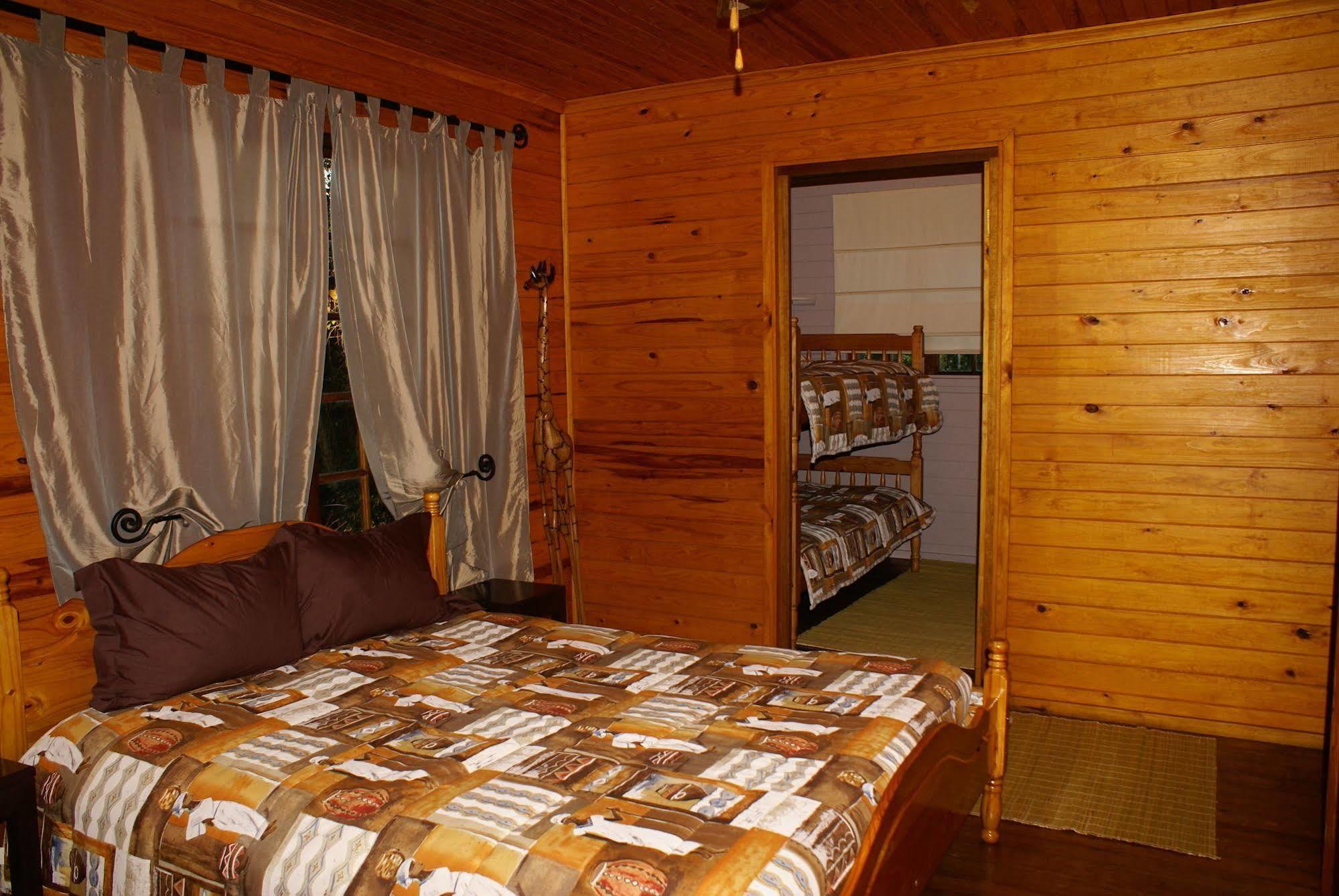 Isinkwe Backpackers Bushcamp Hotel ฮลูฮลูเว ภายนอก รูปภาพ