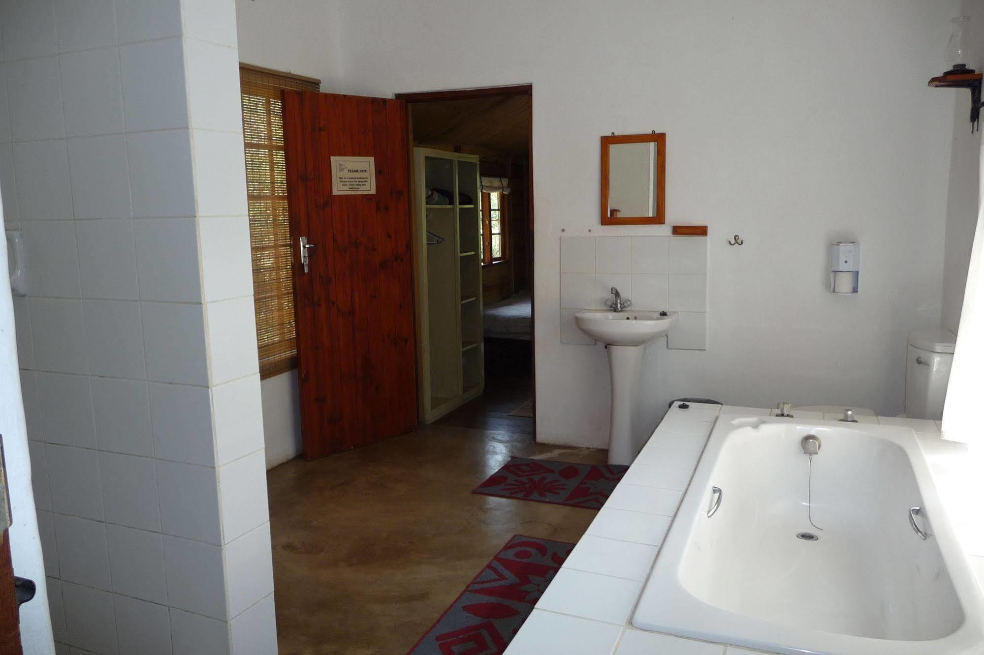 Isinkwe Backpackers Bushcamp Hotel ฮลูฮลูเว ภายนอก รูปภาพ
