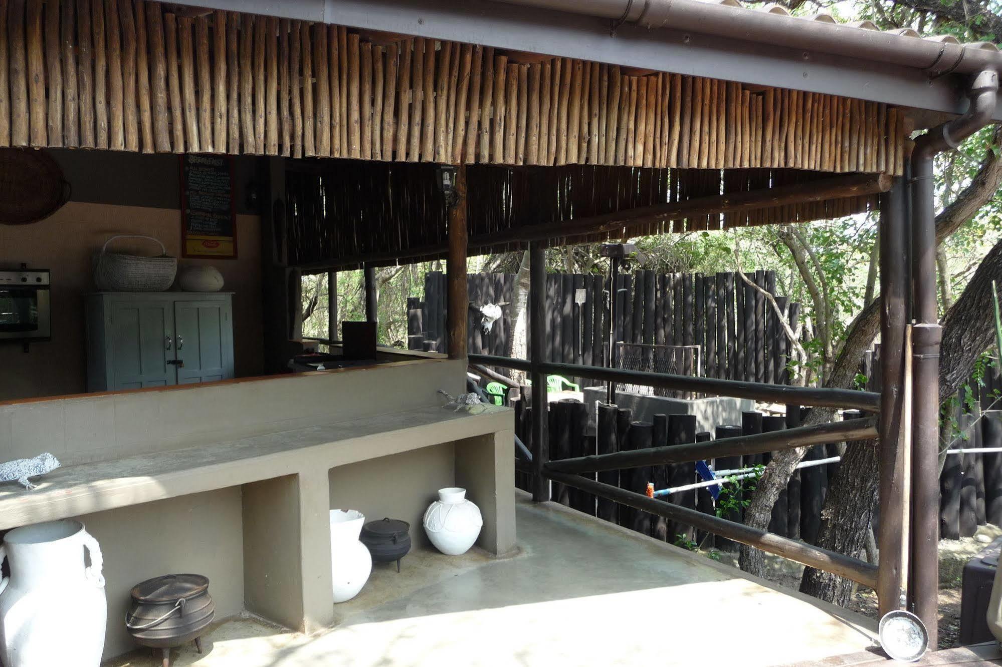 Isinkwe Backpackers Bushcamp Hotel ฮลูฮลูเว ภายนอก รูปภาพ