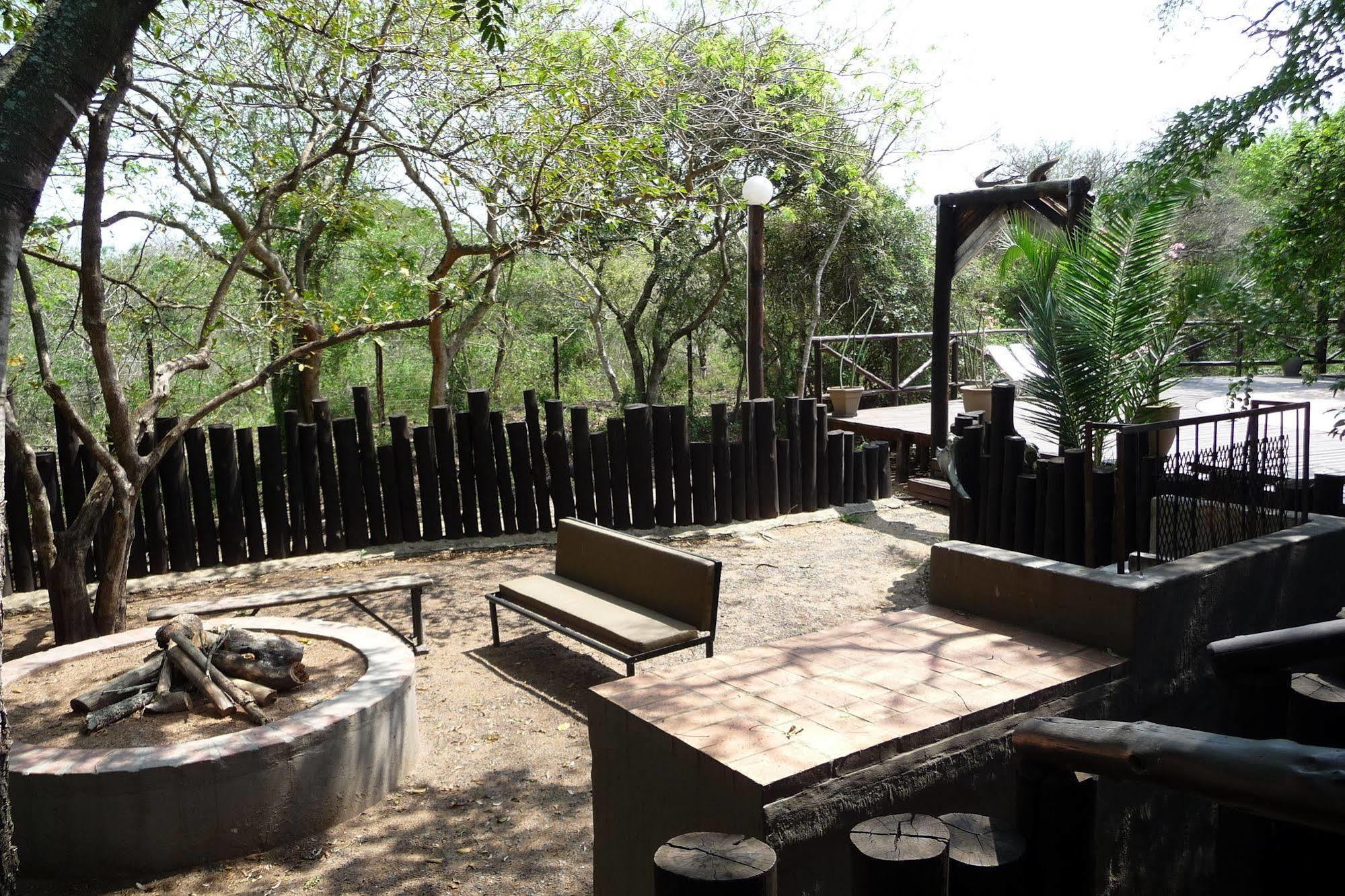 Isinkwe Backpackers Bushcamp Hotel ฮลูฮลูเว ภายนอก รูปภาพ