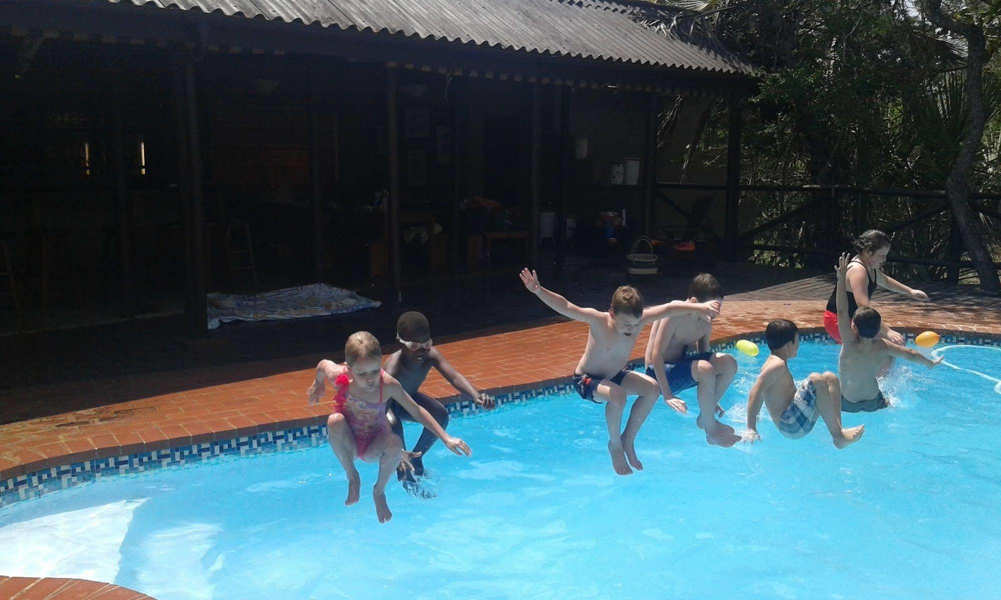 Isinkwe Backpackers Bushcamp Hotel ฮลูฮลูเว ภายนอก รูปภาพ