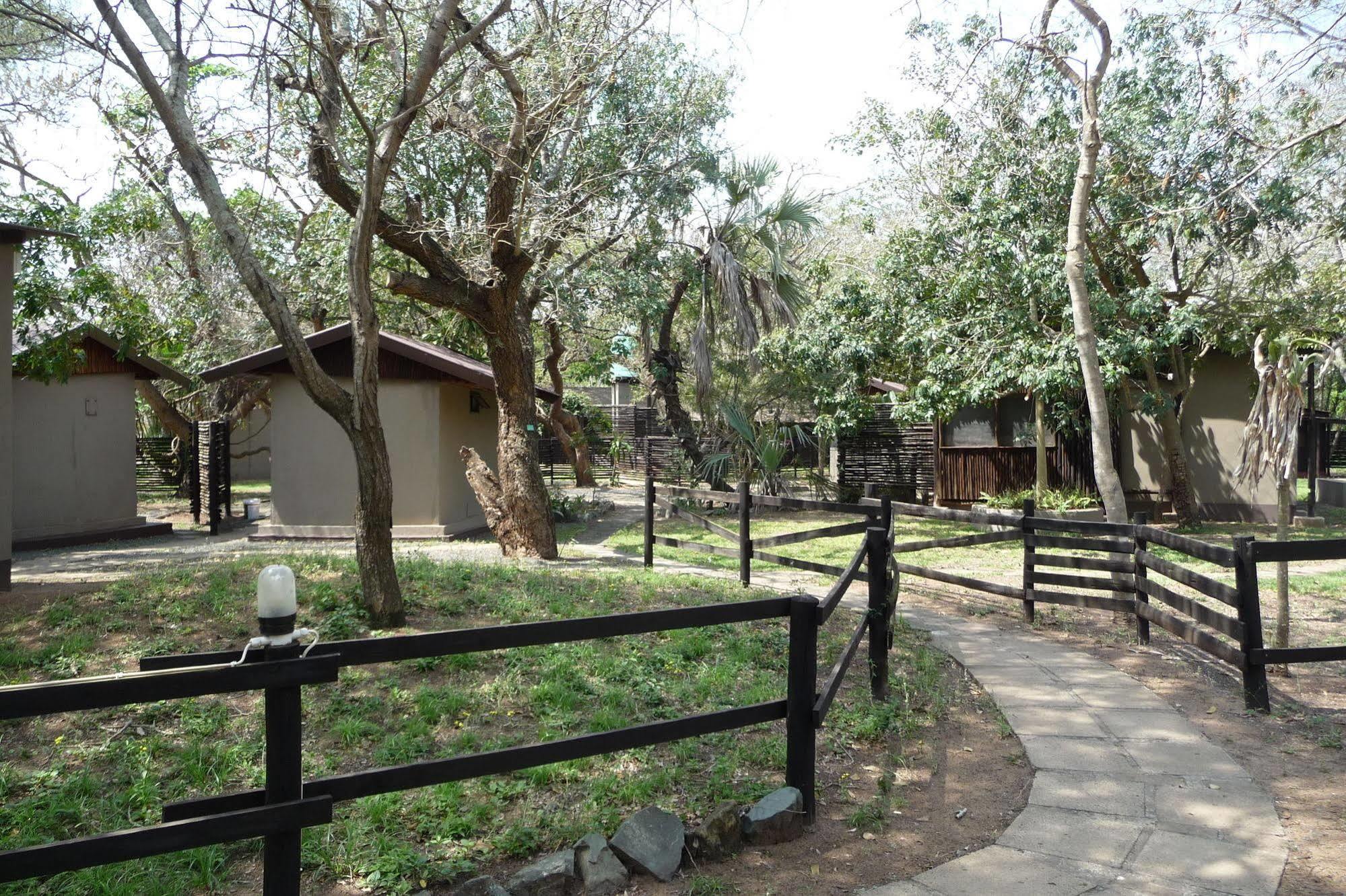 Isinkwe Backpackers Bushcamp Hotel ฮลูฮลูเว ภายนอก รูปภาพ